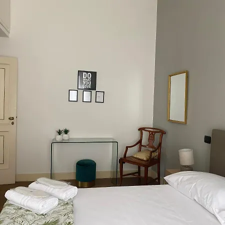 “la Pinta” Elegante Al Vomero * Naples