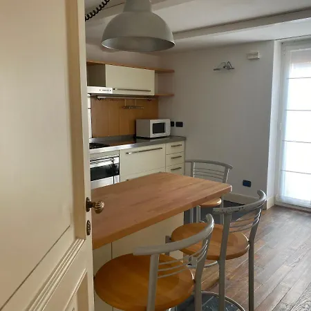 “la Pinta” Elegante Al Vomero Apartment