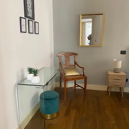 Apartment “la Pinta” Elegante Al Vomero Naples