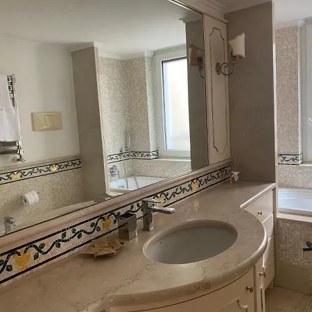 “la Pinta” Elegante Al Vomero Apartment Naples