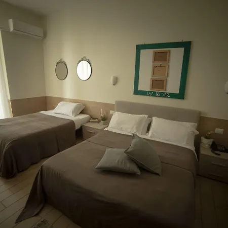 Ideal Walk Hotel 3*