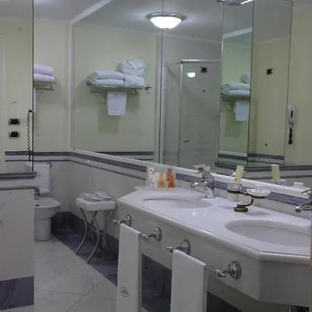 Palazzo Alabardieri מלון 4*