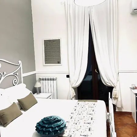 Bed & Breakfast Miluaur - Centro Storico - Lungo La Via Della Musica! Napoli