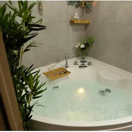 Casina In Via Foria Bed & Breakfast