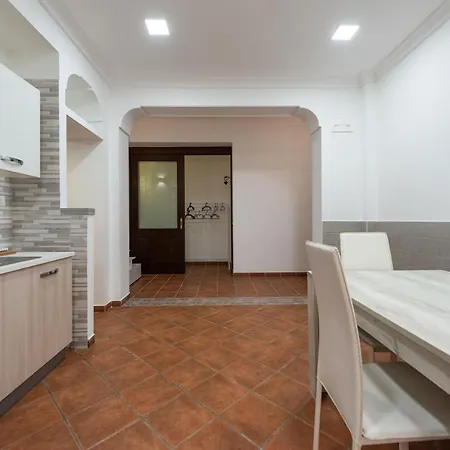 Metro 1 Materdei - Tranquillo Per 4 Apartment