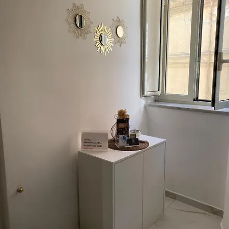 Domus Leone Tre * Napoli