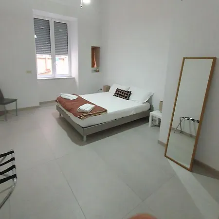 Center * Nápoly