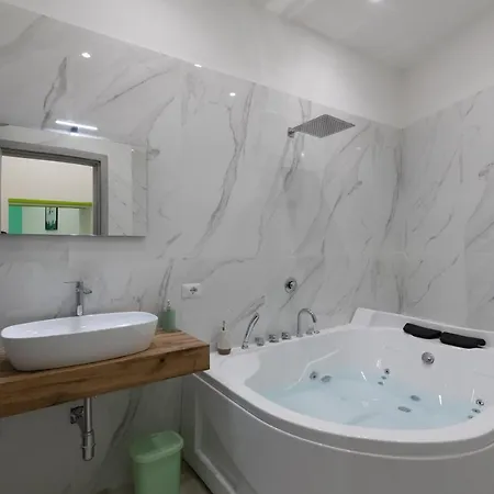 Guest house My Brilliant With Jacuzzi 2 Steps From St Toledo Naples
