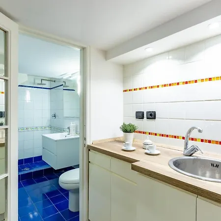 Mezzanine Studio In Mergellina By Wonderful Italy *