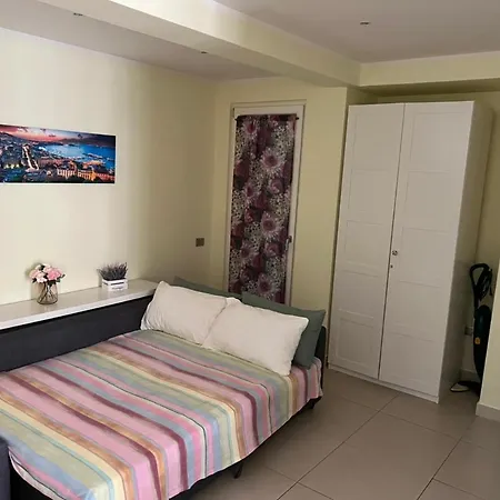 Πανσιόν Casa Gifuni *