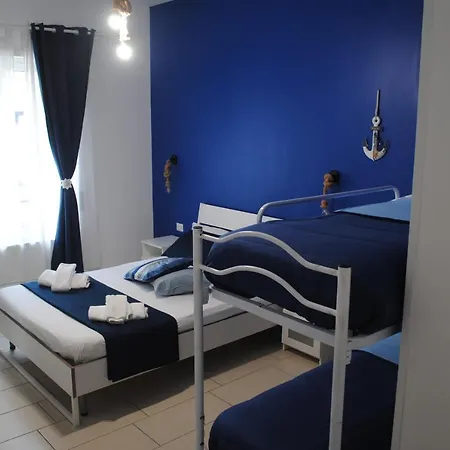 Molo 5 2* Naples