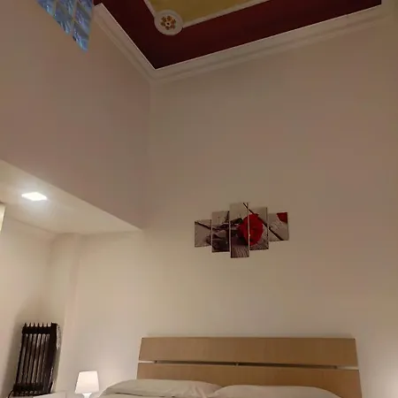 Apartment Nella Storica Piazza Carlo Iii Naples