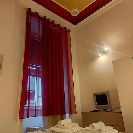 Nella Storica Piazza Carlo Iii *
