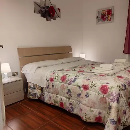 Nella Storica Piazza Carlo Iii