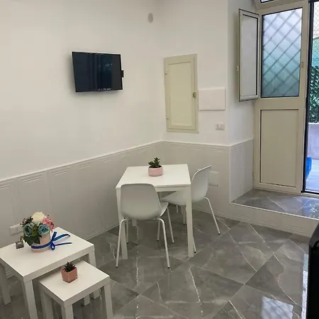 Santa Monica Daire Napoli