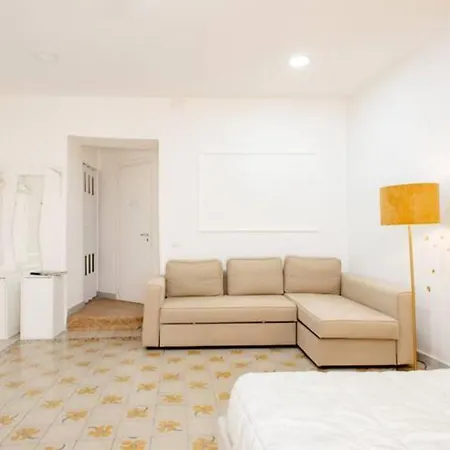Random Bed & Breakfast Naples