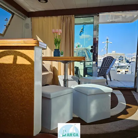 ספינת מלון Boat And Breakfast Monica *