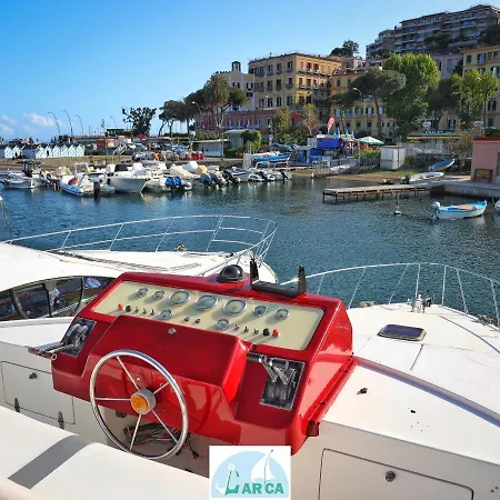 ספינת מלון Boat And Breakfast Monica נאפולי