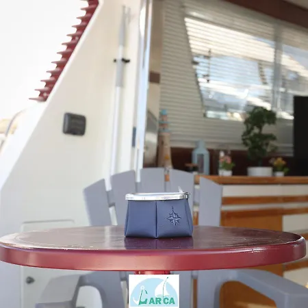ספינת מלון Boat And Breakfast Monica *