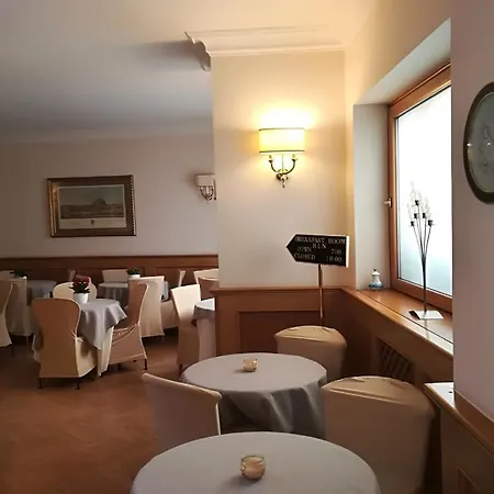 酒店 莱奥帕尔迪酒店
