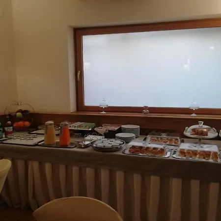 莱奥帕尔迪酒店 3* 那不勒斯