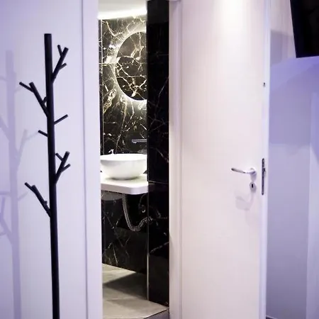 Sotterranea Con Jacuzzi ゲストハウス *