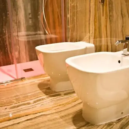 Sotterranea Con Jacuzzi ゲストハウス