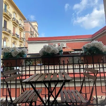 Apartment “la Pinta” Elegante Al Vomero Naples
