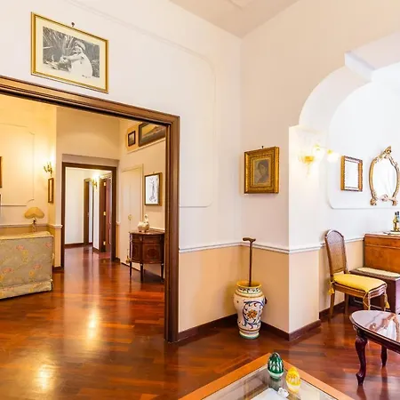 Grand Classic At San Martino By Napoliapartments Apartment