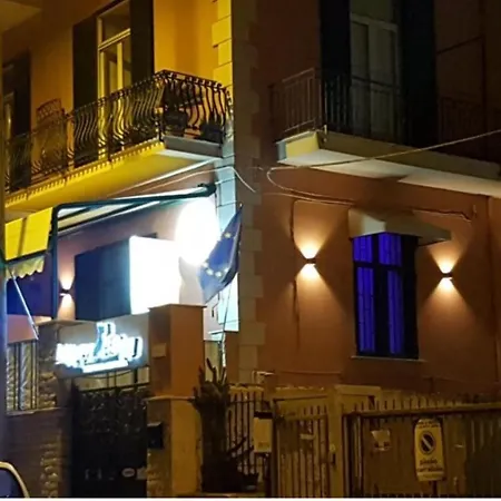 Taromy Naples