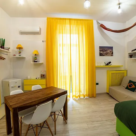 Toledostation Oda ve Kahvaltı Napoli