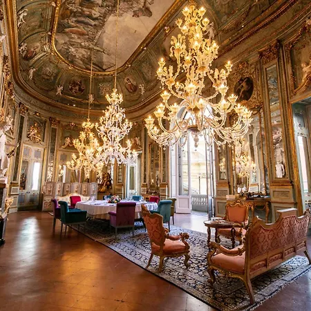 Palazzo Doria * נאפולי