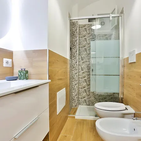 Apartment Urban Living In Chiaia - Close To Grenoble Naples
