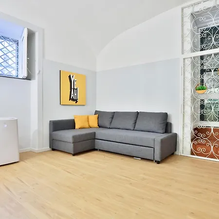 Urban Living In Chiaia - Close To Grenoble