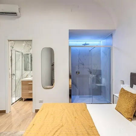 Domus Partenopea בית הארחה
