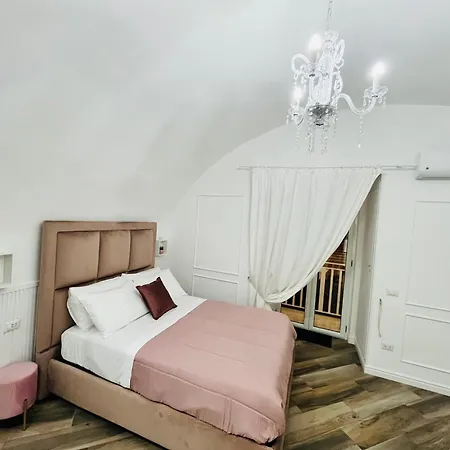 Donn'anna Center Apartment Naples