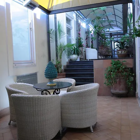 מלון Palazzo Alabardieri נאפולי