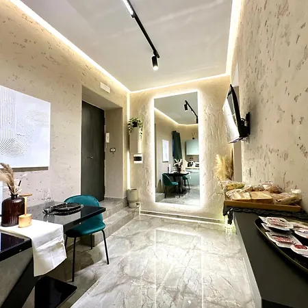 Falco Boutique With Jacuzzi Apartment