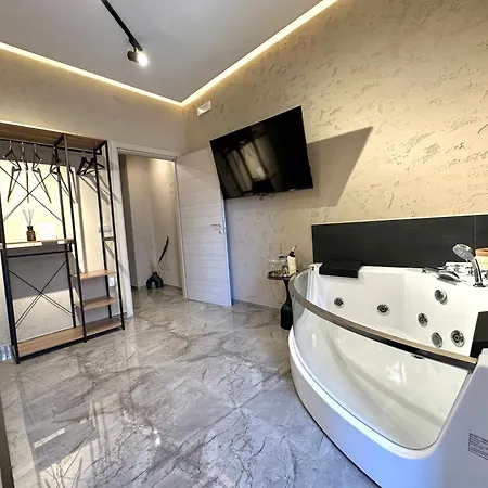 Falco Boutique With Jacuzzi Neapel