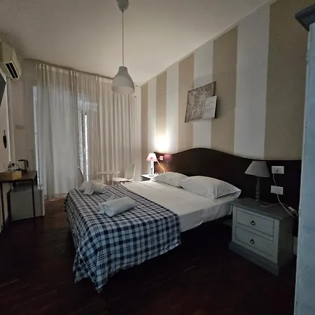 Room&jacuzzi Naples
