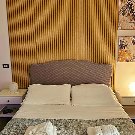 Room&jacuzzi 2* Naples