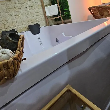 Room&jacuzzi Naples