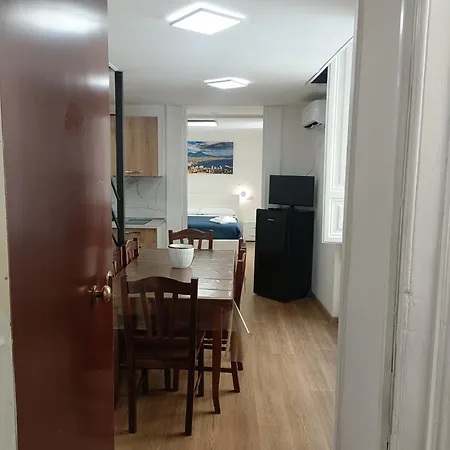 לינה וארוחת בוקר Maison Toledo 210 3*