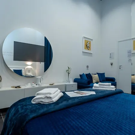 Skyhouse Chiaia Oda ve Kahvaltı 2*