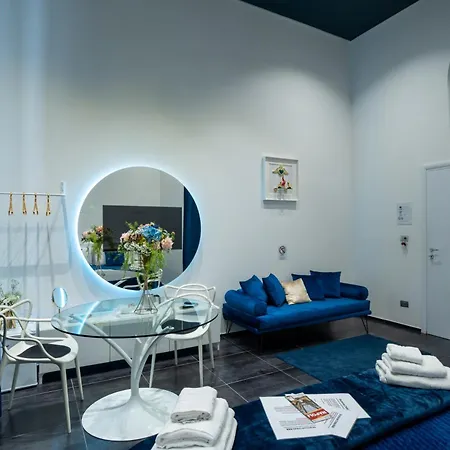 Skyhouse Chiaia Oda ve Kahvaltı 2*