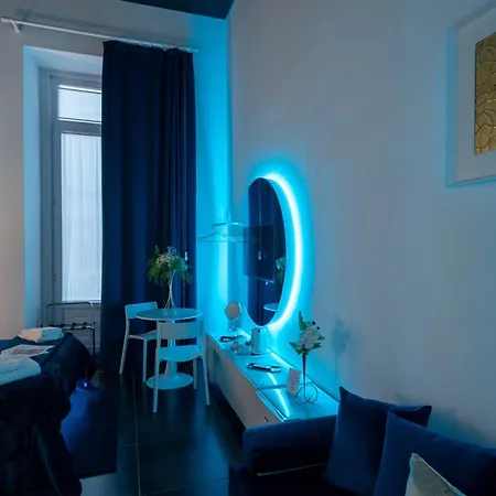 Oda ve Kahvaltı Skyhouse Chiaia 2*