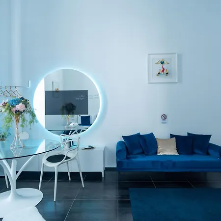 Skyhouse Chiaia Oda ve Kahvaltı 2*