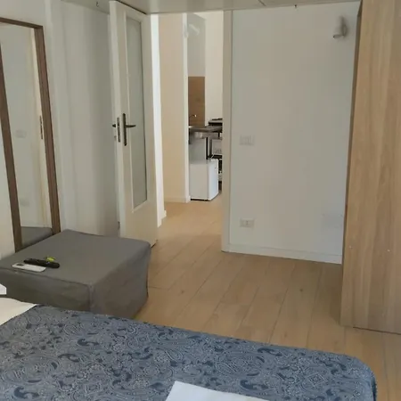 Amedeo Square Bed and breakfast 3*