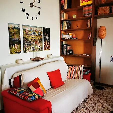 A Cozy Nest With A Vesuvio View
