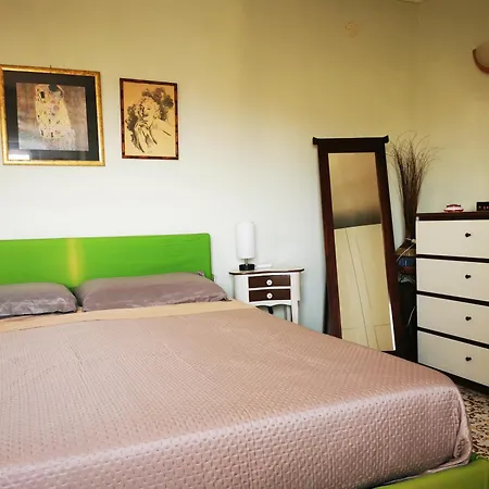 A Cozy Nest With A Vesuvio View
